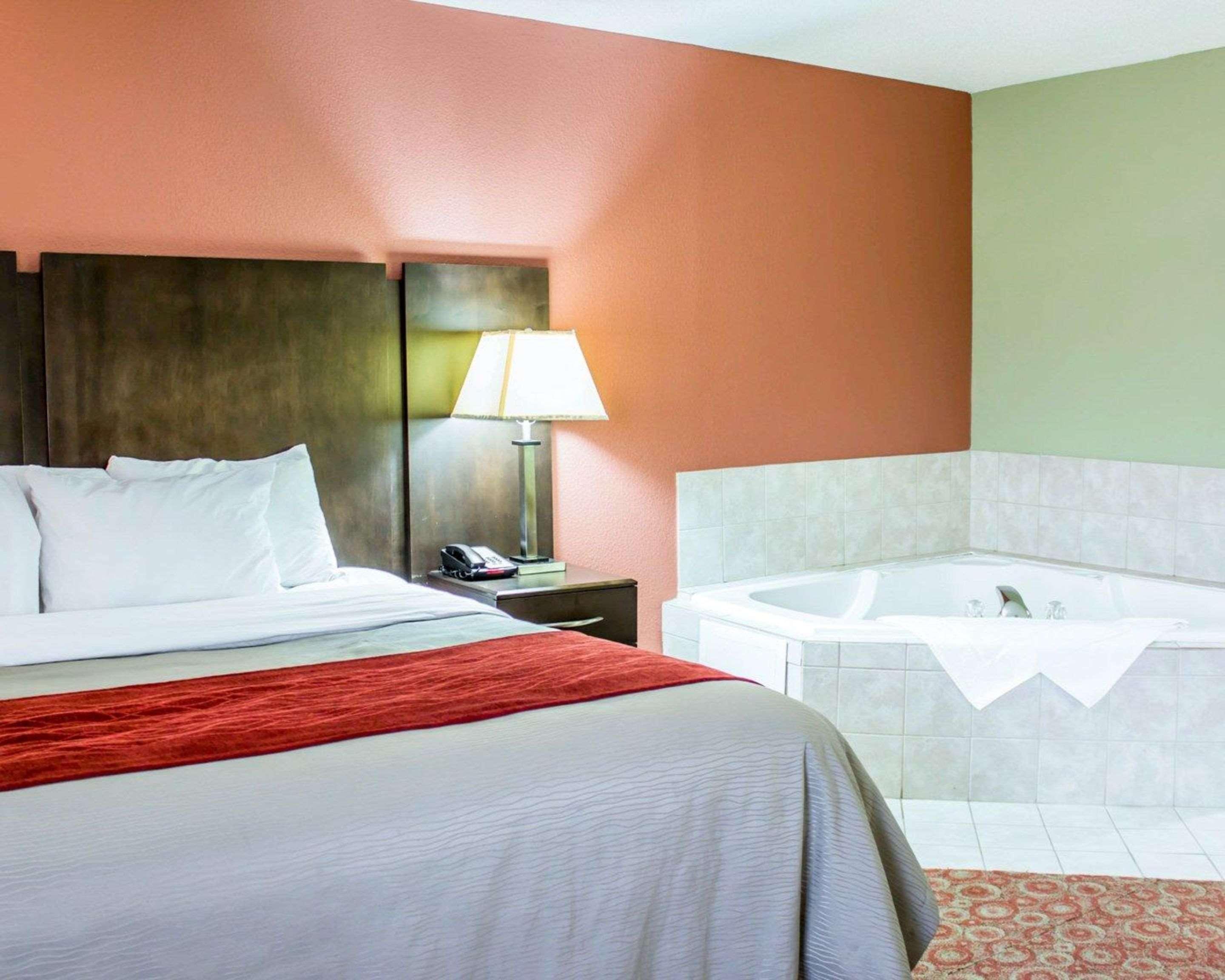 Quality Inn Raleigh Downtown Bagian luar foto