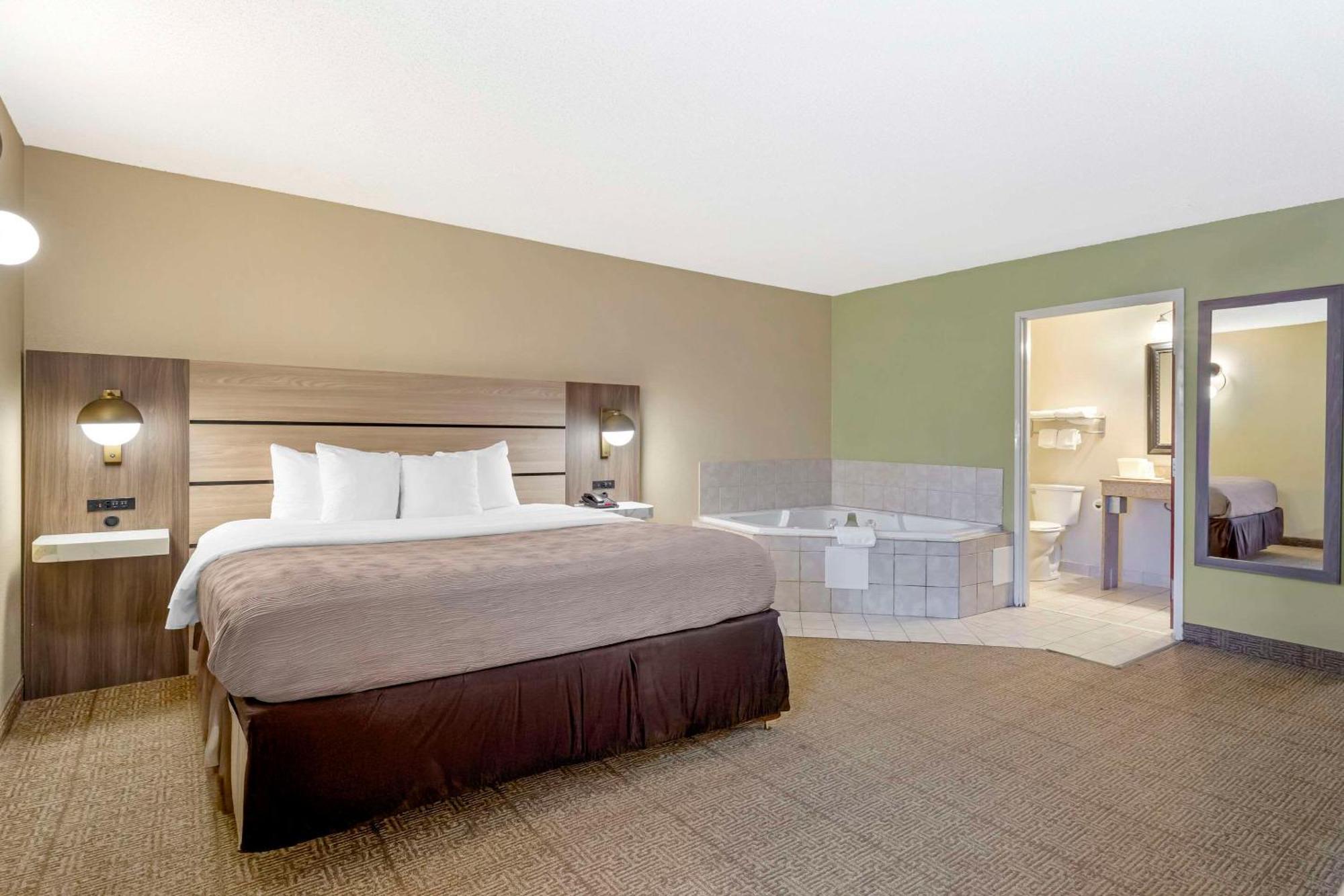 Quality Inn Raleigh Downtown Bagian luar foto
