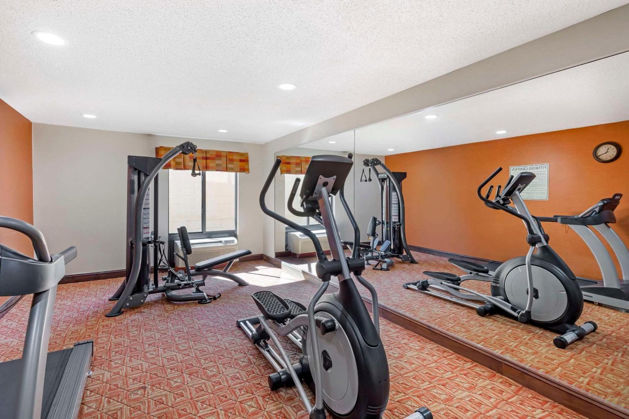 Quality Inn Raleigh Downtown Bagian luar foto