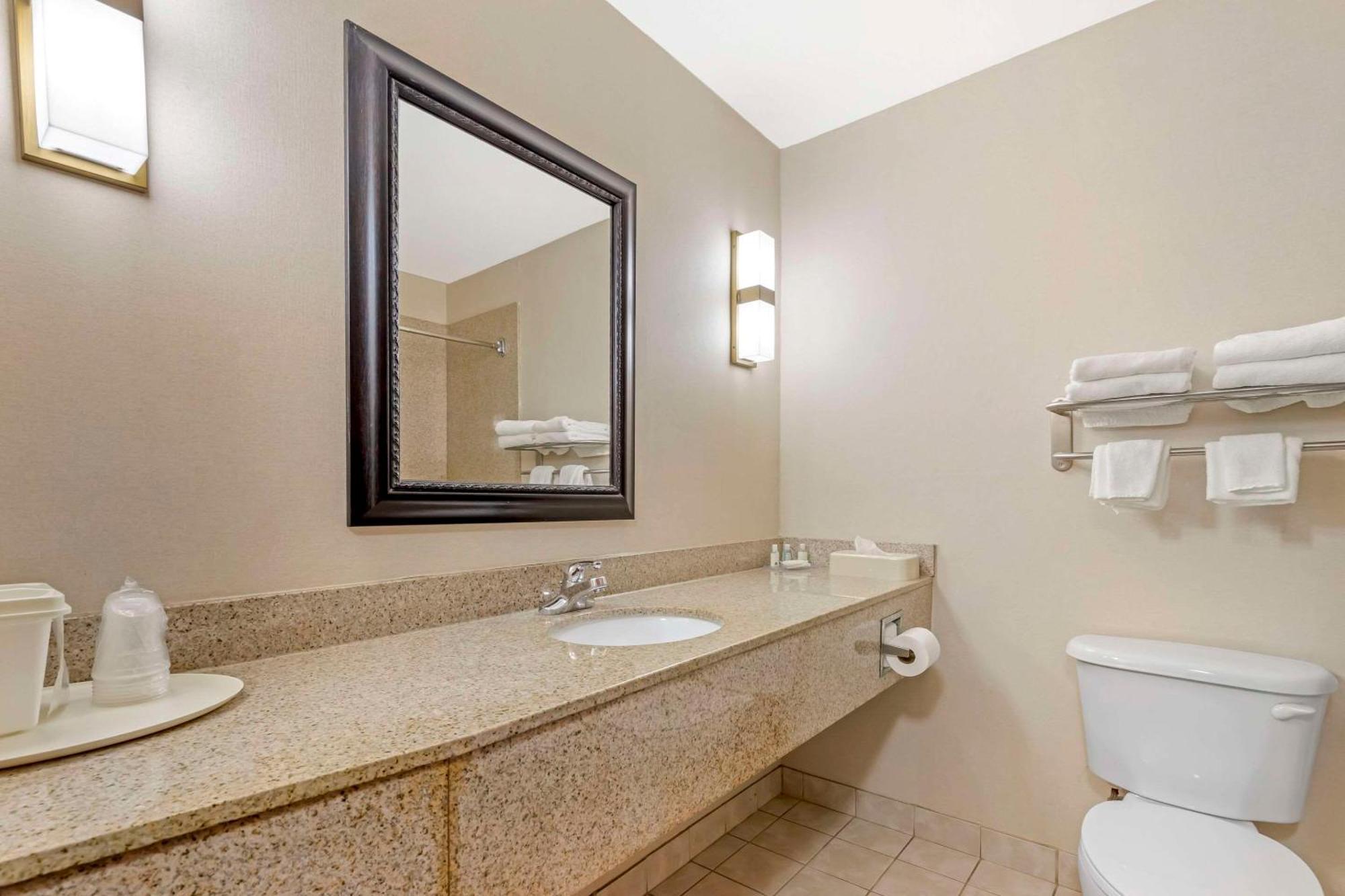 Quality Inn Raleigh Downtown Bagian luar foto