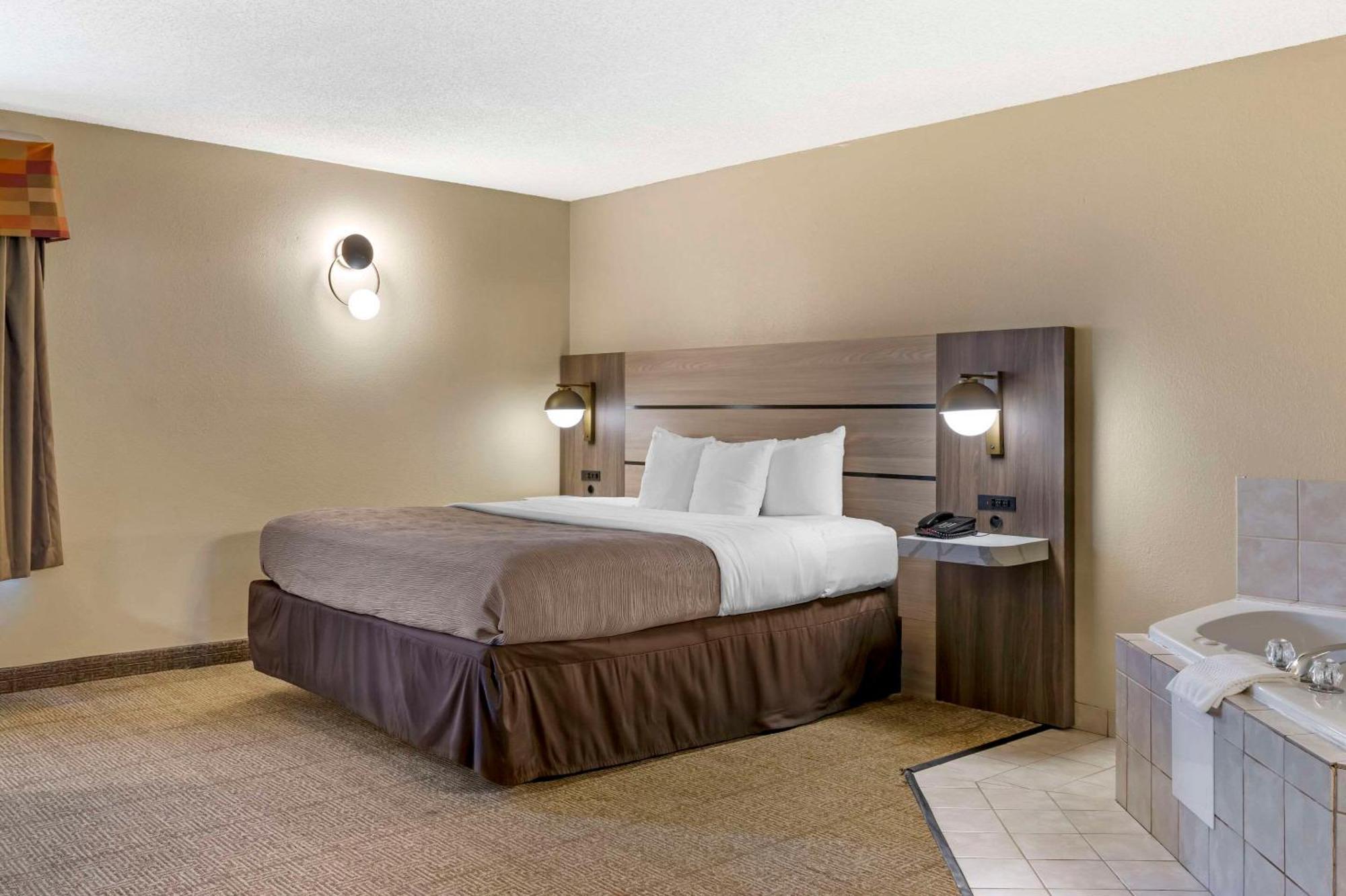 Quality Inn Raleigh Downtown Bagian luar foto