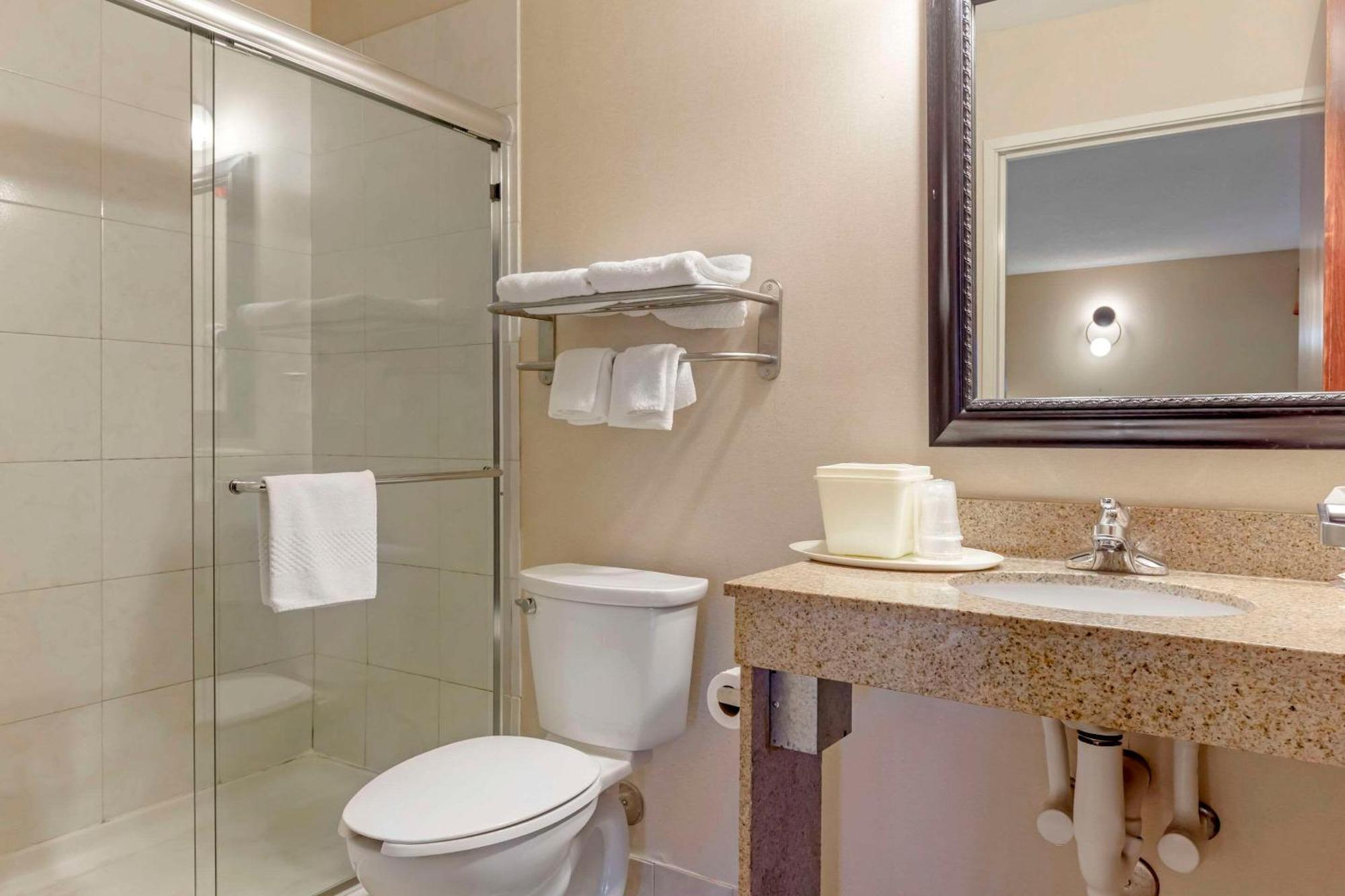 Quality Inn Raleigh Downtown Bagian luar foto