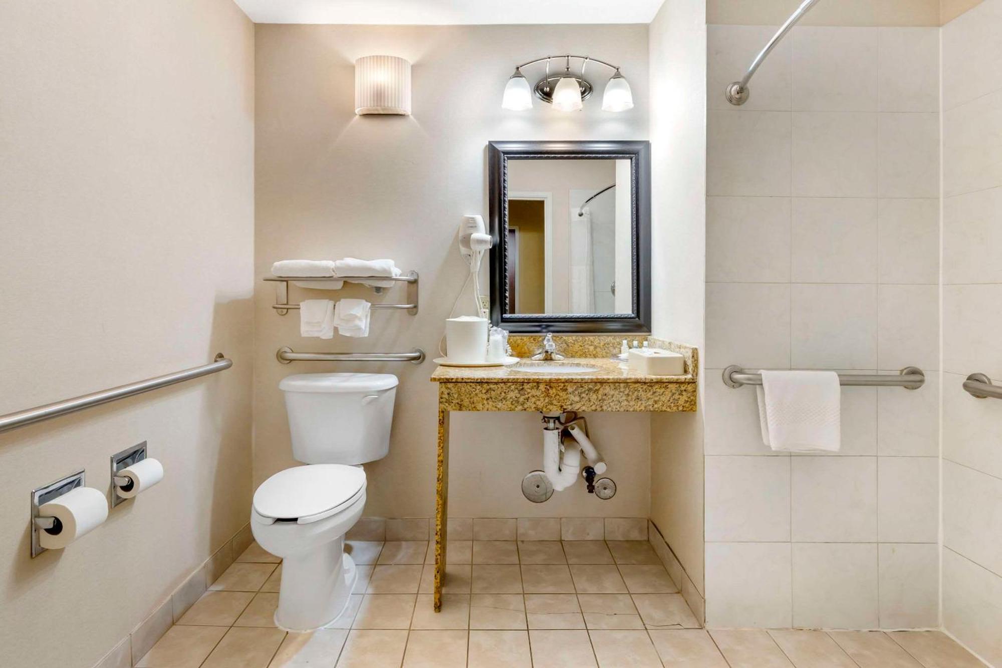Quality Inn Raleigh Downtown Bagian luar foto