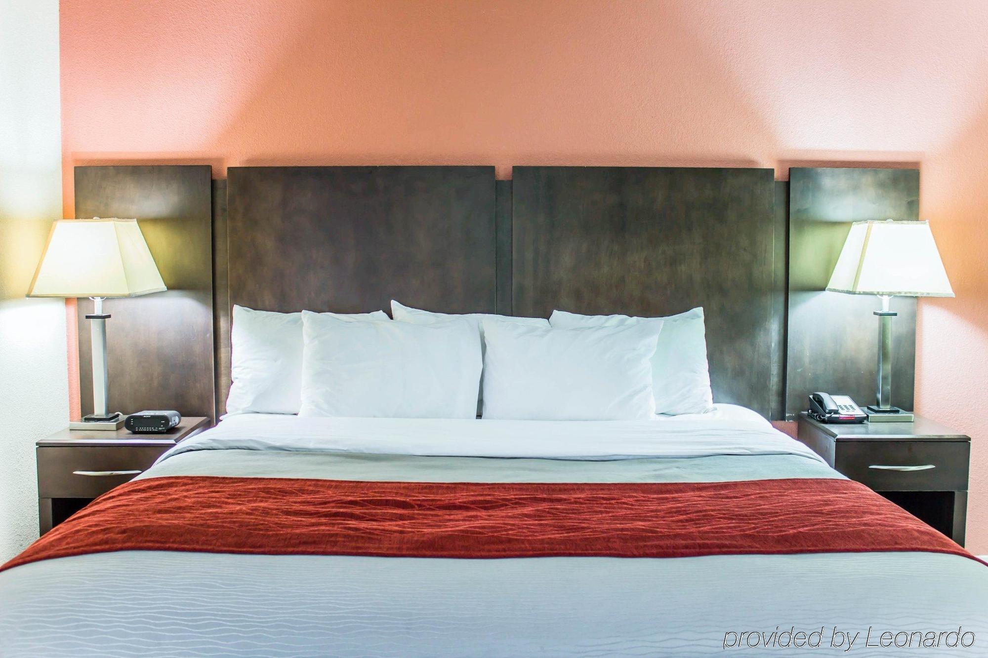 Quality Inn Raleigh Downtown Bagian luar foto